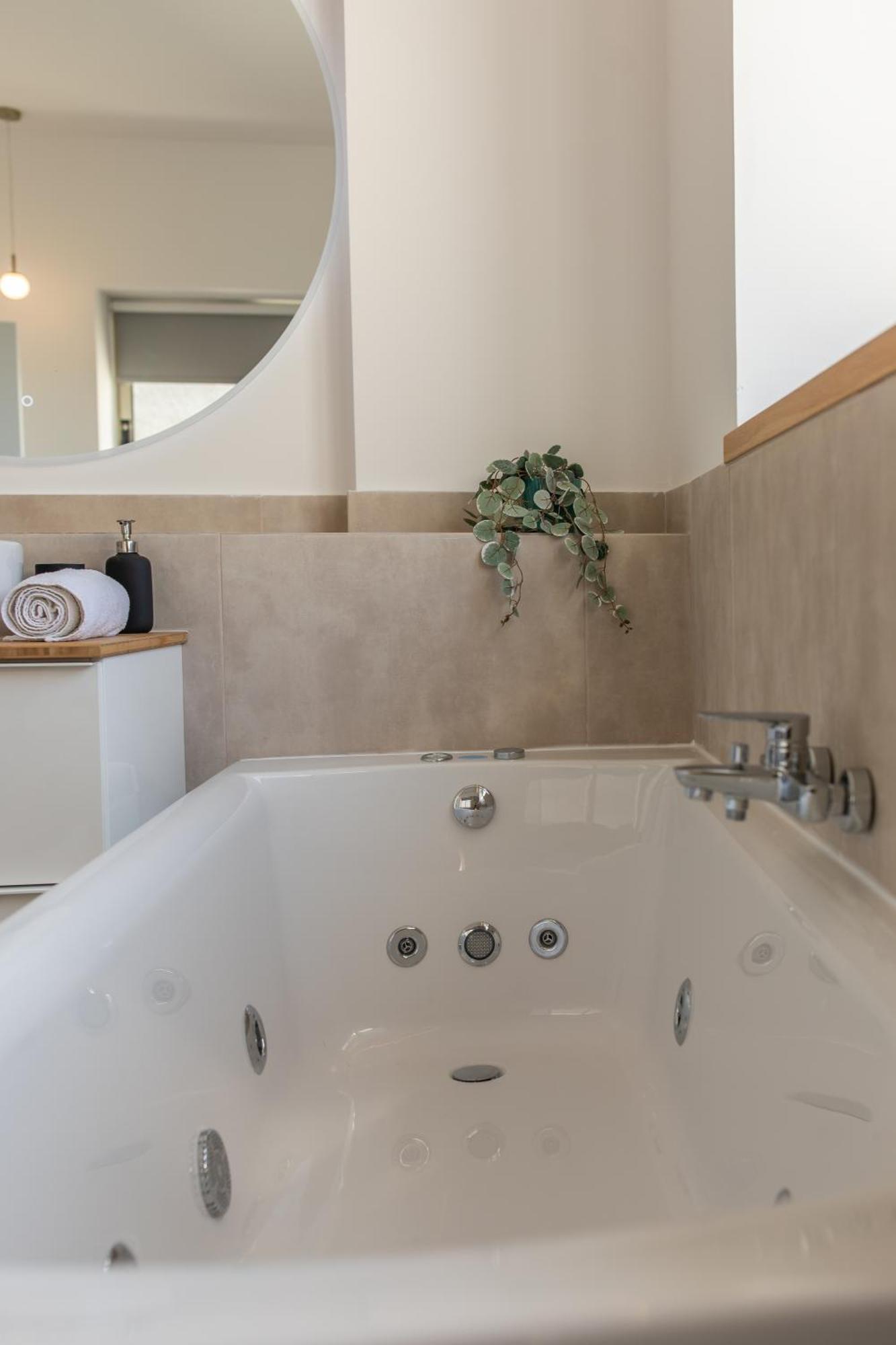 Rooms - Unique Staying In Paphos Centre 객실 사진